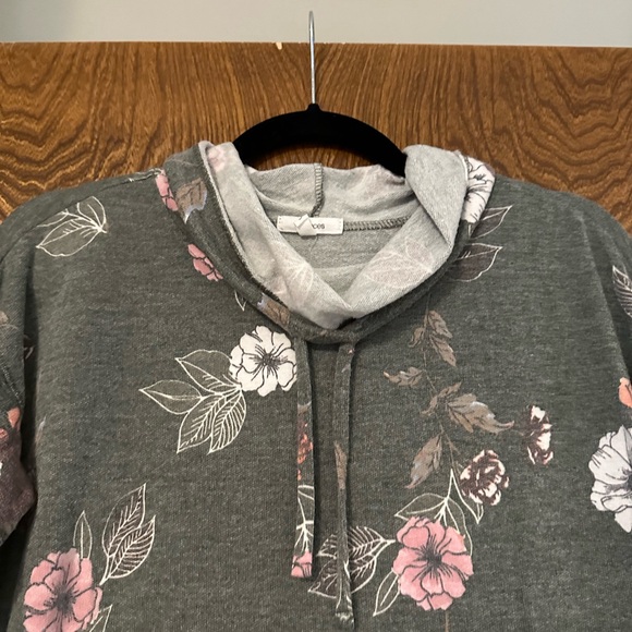 Maurice’s Green Floral Cowl Neck Sweatshirt - Picture 4 of 9